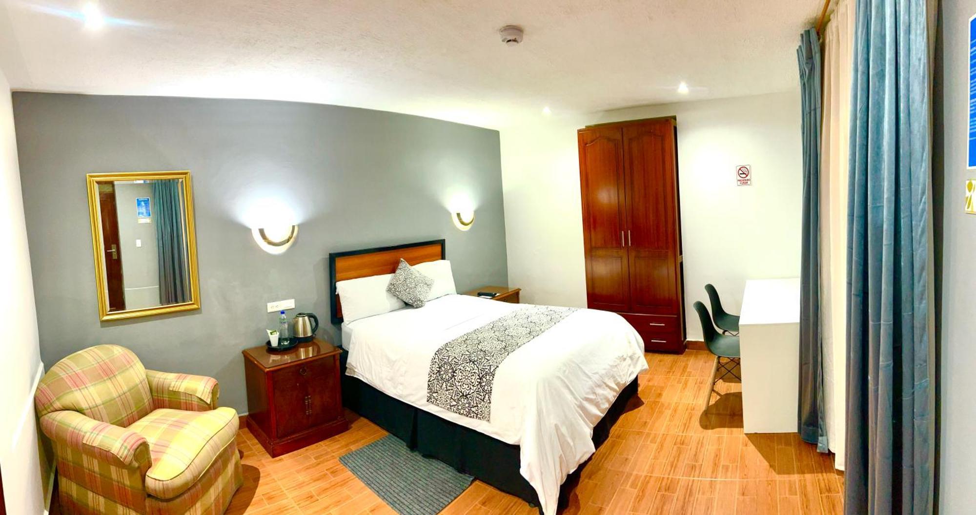 Accel Hotel La Quinta Ibarra Esterno foto