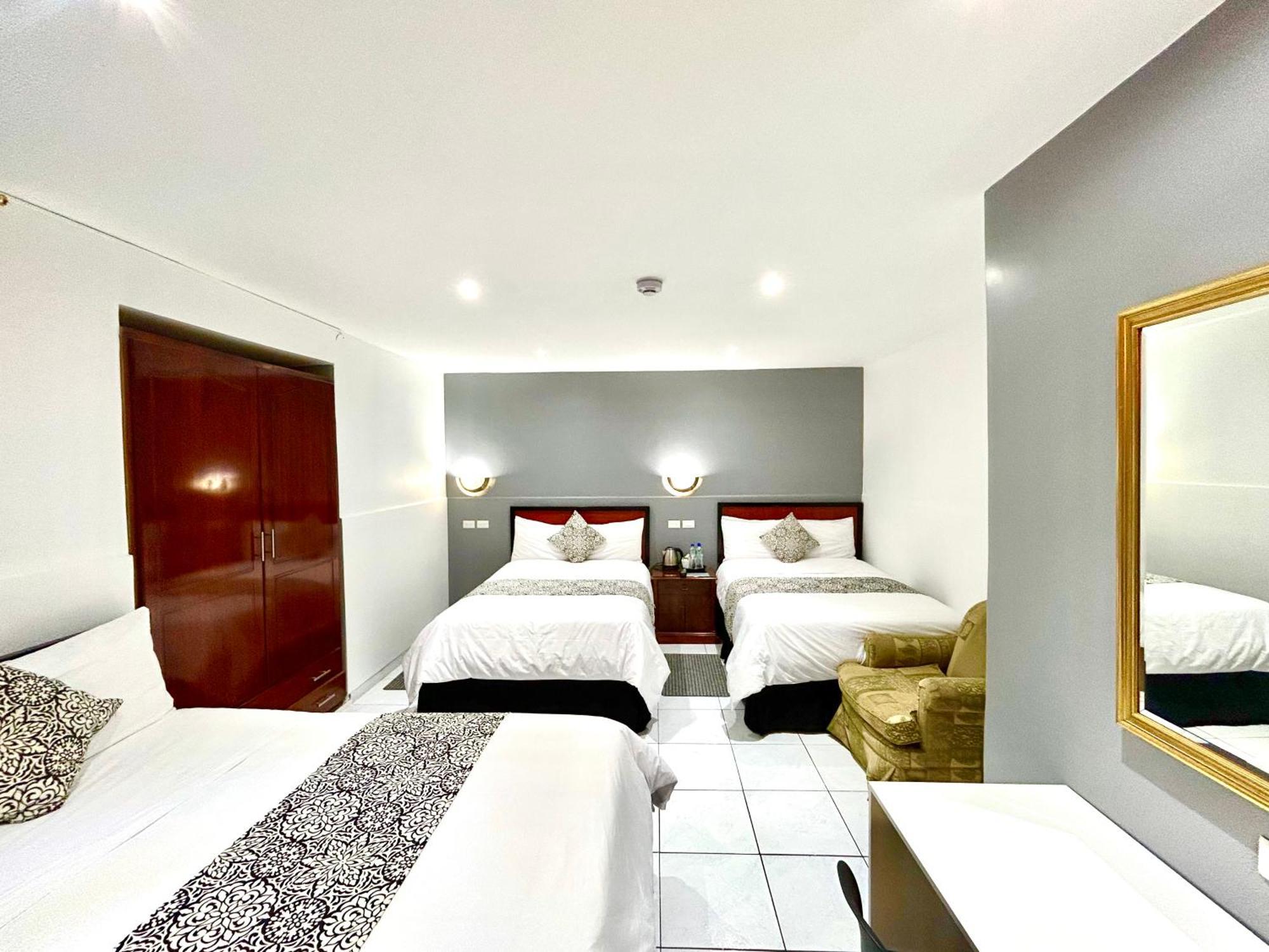 Accel Hotel La Quinta Ibarra Esterno foto