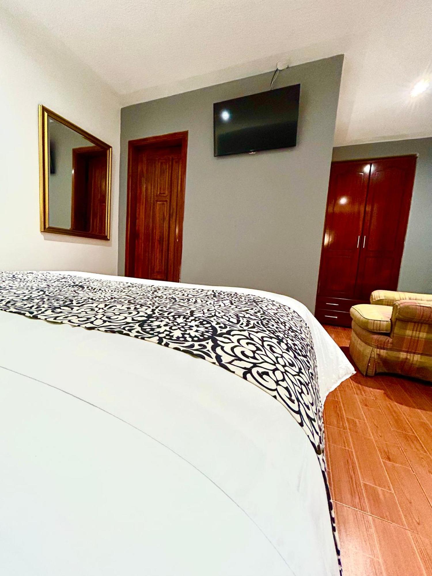 Accel Hotel La Quinta Ibarra Esterno foto
