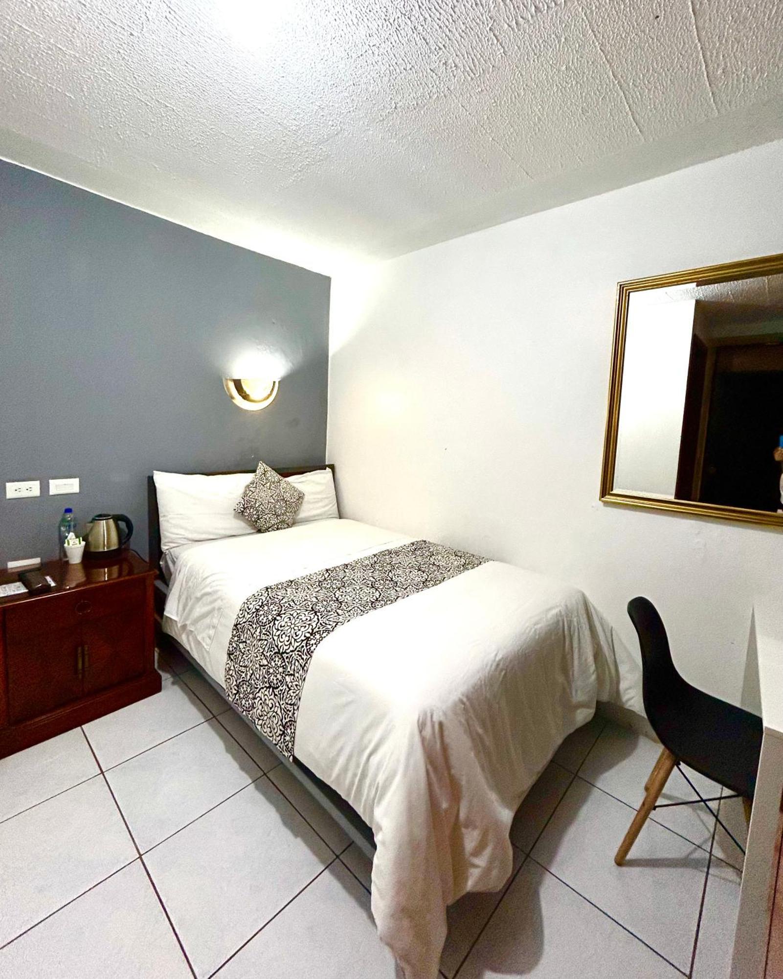 Accel Hotel La Quinta Ibarra Esterno foto