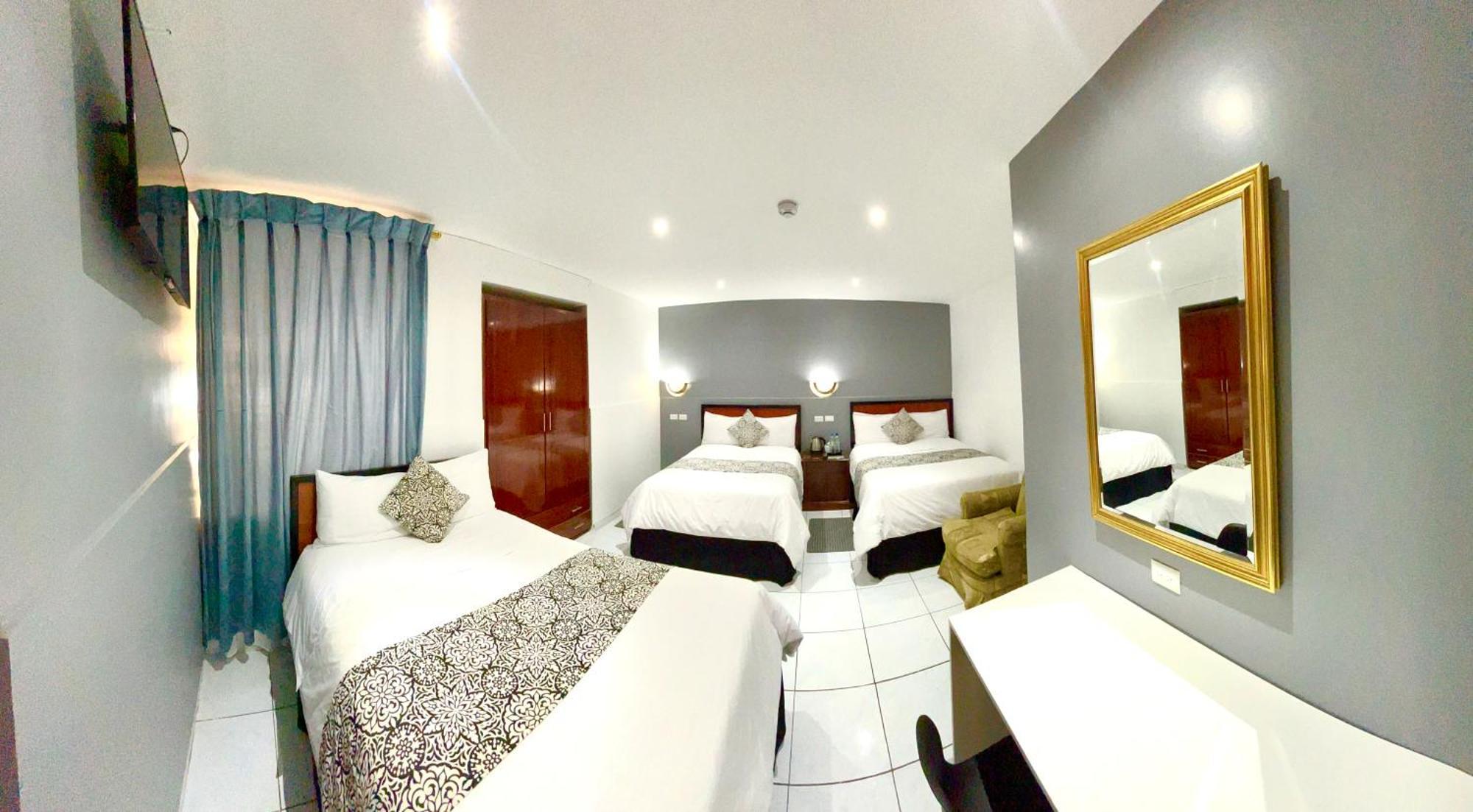 Accel Hotel La Quinta Ibarra Esterno foto