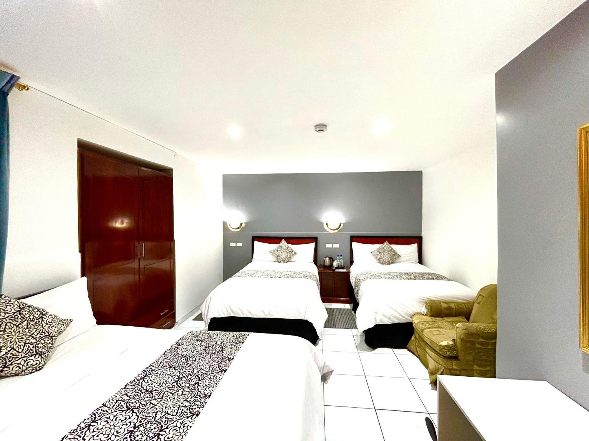 Accel Hotel La Quinta Ibarra Esterno foto