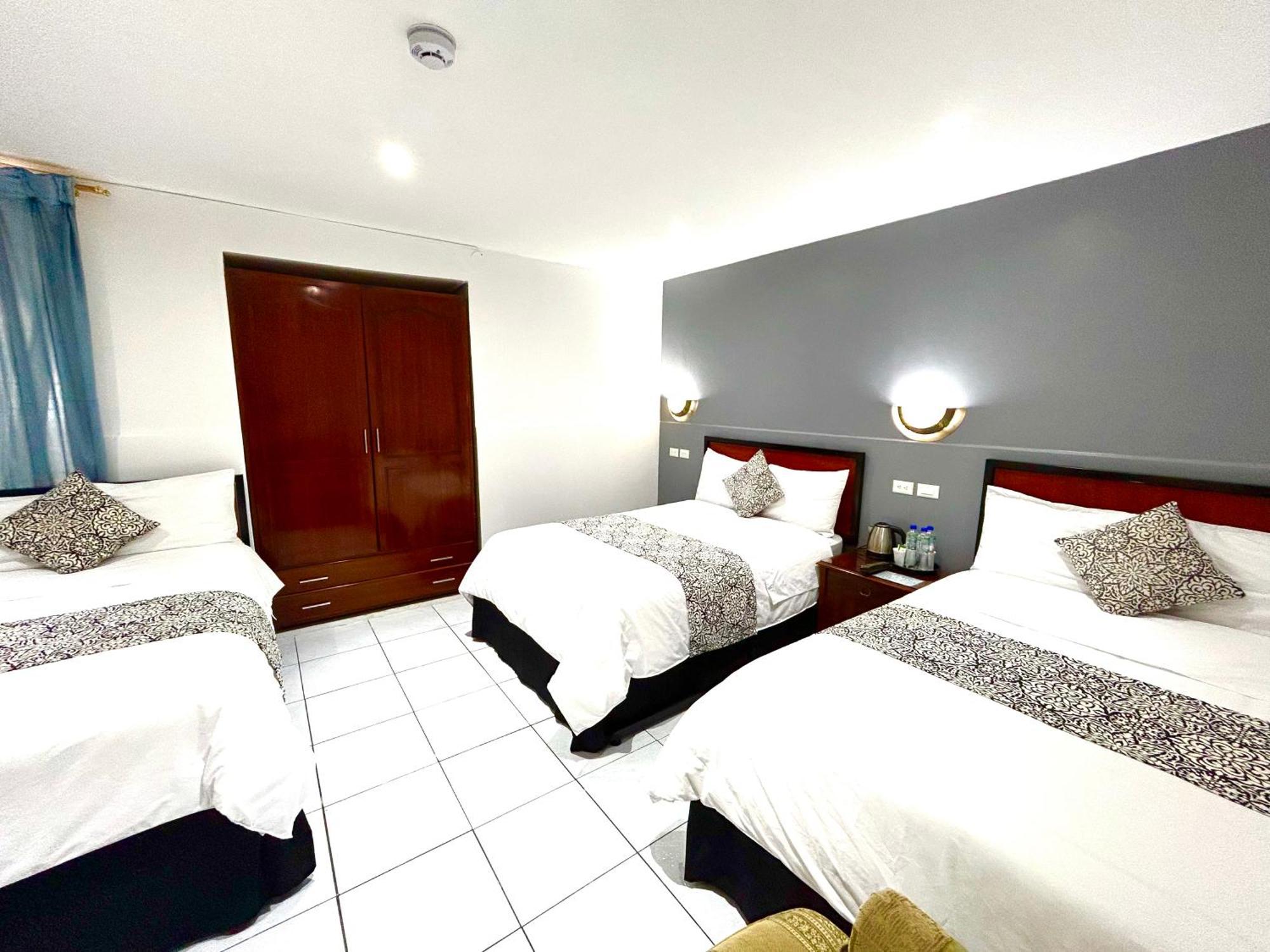 Accel Hotel La Quinta Ibarra Esterno foto