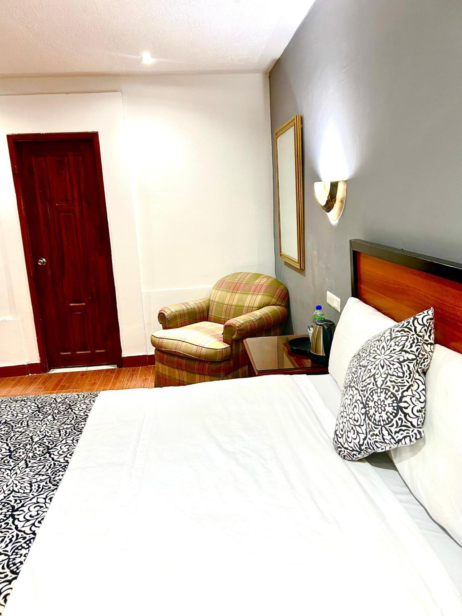 Accel Hotel La Quinta Ibarra Esterno foto